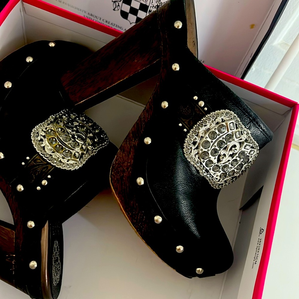 Vince camuto. Material unknown
Chunky heel, black, size 9m, medium width